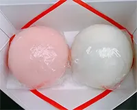 伊勢屋西川口店 | 西川口のおにぎりの紅白饅頭の写真