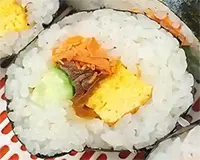 伊勢屋西川口店 | 西川口のおにぎりのサケ太巻の写真