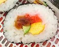 伊勢屋西川口店 | 西川口のおにぎりのお新香太巻きの写真