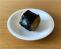 伊勢屋西川口店 | 西川口のおにぎりのオカカのおにぎりの写真