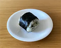 伊勢屋西川口店 | 西川口のおにぎりのちりめん高菜のおにぎりの写真